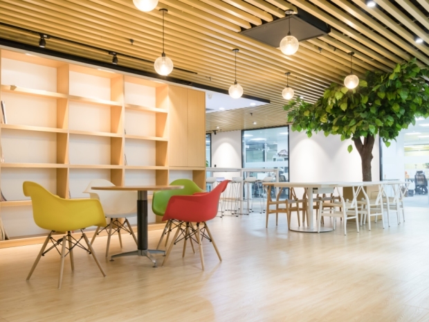 律师谈开发商出租违建楼月入近20万,违建楼房能办房产证吗?